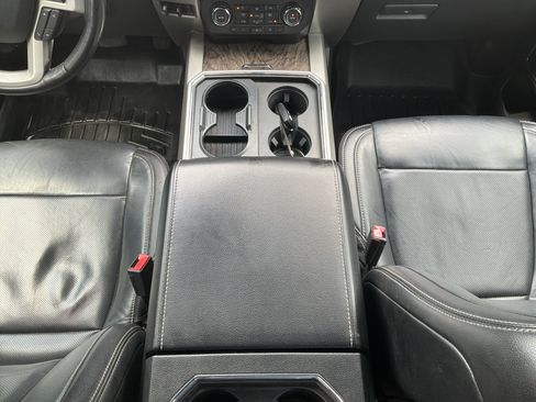 Used 2019 Ford F250 Lariat w/ Lariat Ultimate Package AWD/4WD image 28