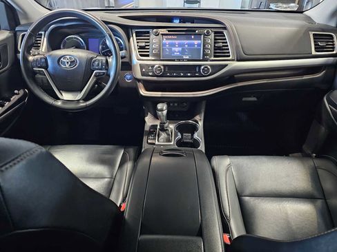 Used 2019 Toyota Highlander XLE image 20