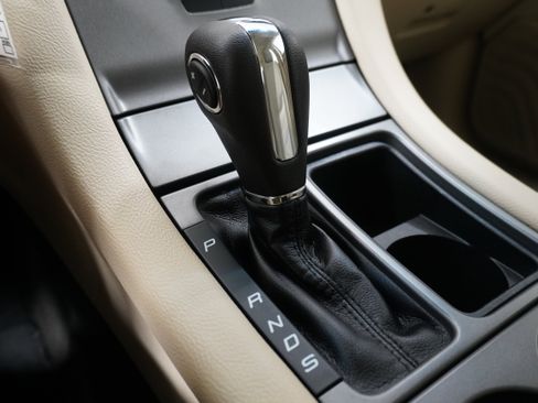 Used 2018 Ford Taurus SE image 19