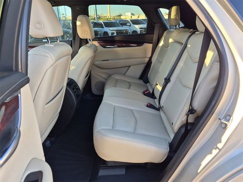Used 2017 Cadillac XT5 Luxury image 22