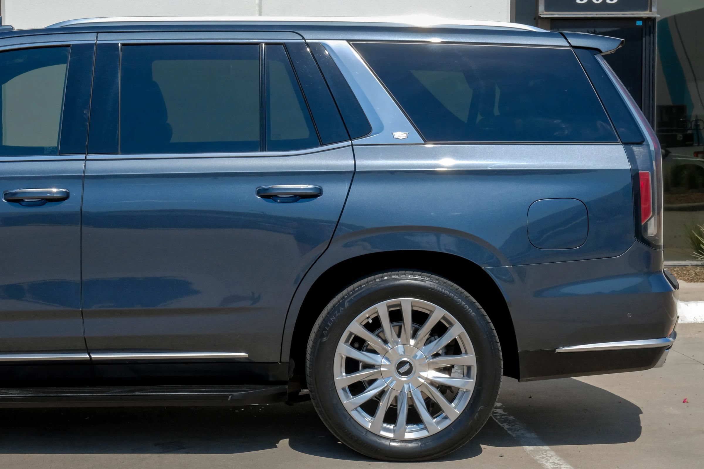 Used 2021 Cadillac Escalade Premium Luxury w/ Driver Assist Tech Package AWD/4WD image 15