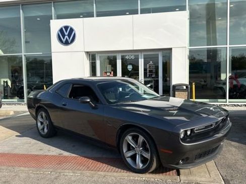Used 2016 Dodge Challenger R/T image 1