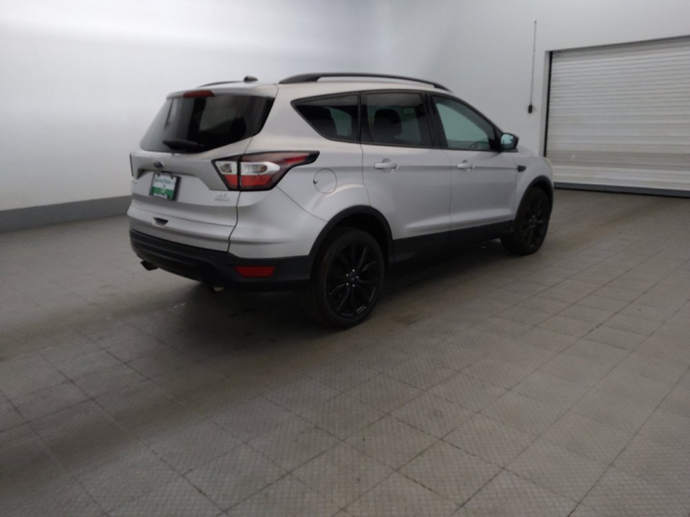 Used 2017 Ford Escape SE w/ SE Sport Appearance Package FWD image 10