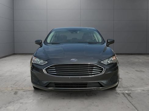 Used 2019 Ford Fusion SE FWD image 2
