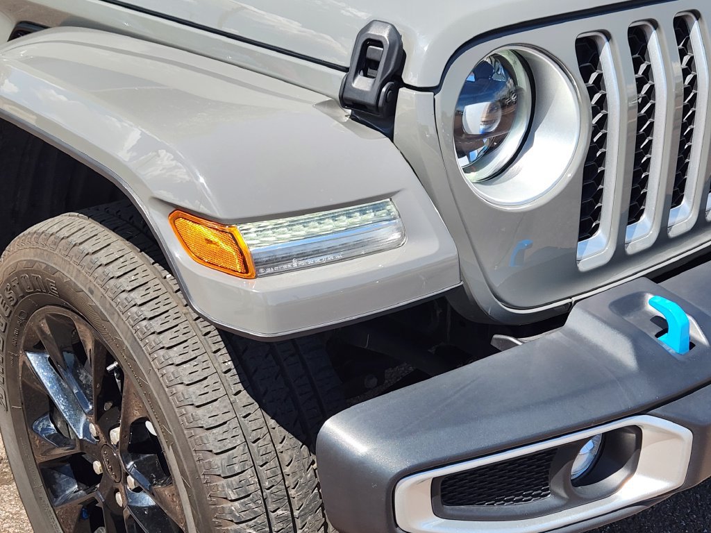 Used 2023 Jeep Wrangler Unlimited Sahara w/ Cold Weather Group AWD/4WD image 28