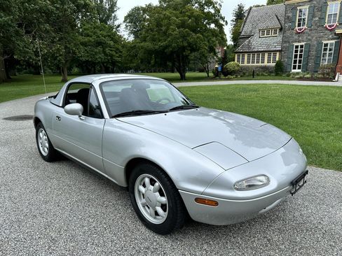 Used 1990 MAZDA MX-5 Miata RWD image 2