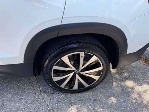Used 2024 Volkswagen Taos SE FWD image 5