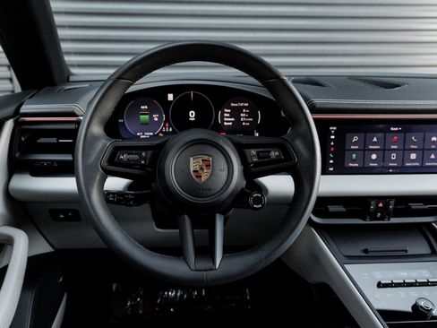 Used 2024 Porsche Macan 4 Electric image 16