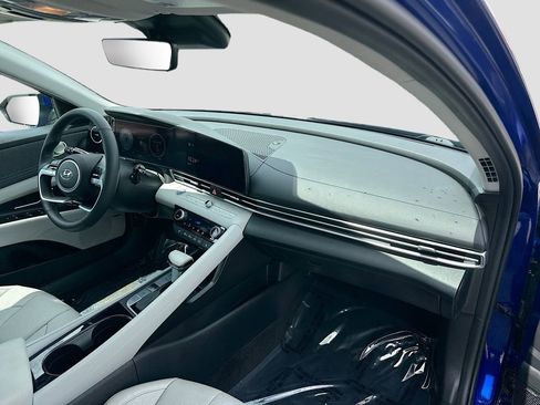 Used 2021 Hyundai Elantra Limited FWD image 30