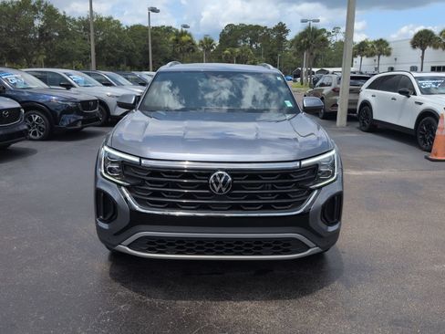 Used 2024 Volkswagen Atlas Cross Sport SE w/ Panoramic Sunroof Package FWD image 9