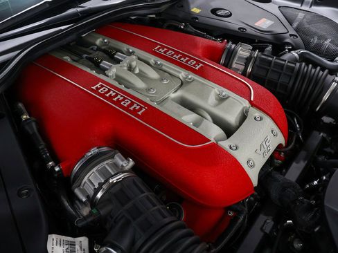 Used 2022 Ferrari 812 GTS RWD image 3