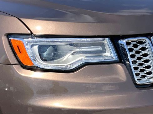 Used 2019 Jeep Grand Cherokee Overland AWD/4WD image 25
