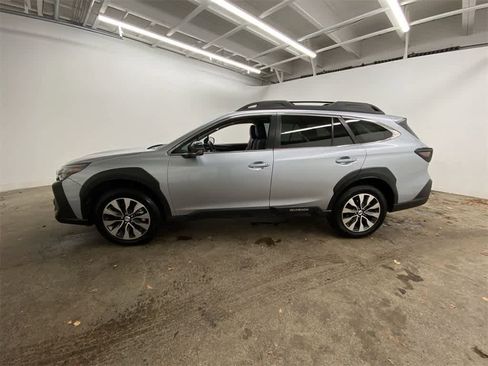 Used 2023 Subaru Outback Limited XT image 3