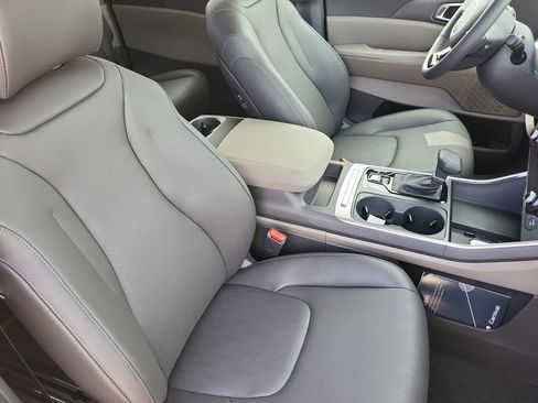 New 2026 Kia Carnival EX FWD image 16