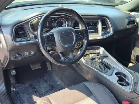 Used 2019 Dodge Challenger SXT RWD image 12