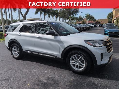 Certified 2025 Ford Explorer Active RWD image 1