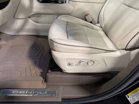 Used 2021 GMC Yukon Denali w/ Denali Premium Package image 25