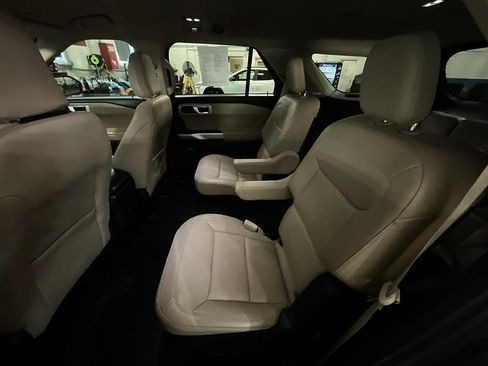 Used 2024 Ford Explorer XLT w/ Equipment Group 202A AWD/4WD image 27