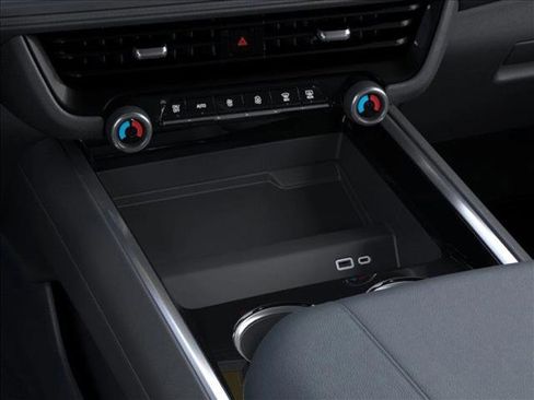 New 2025 Chevrolet Suburban LS image 28