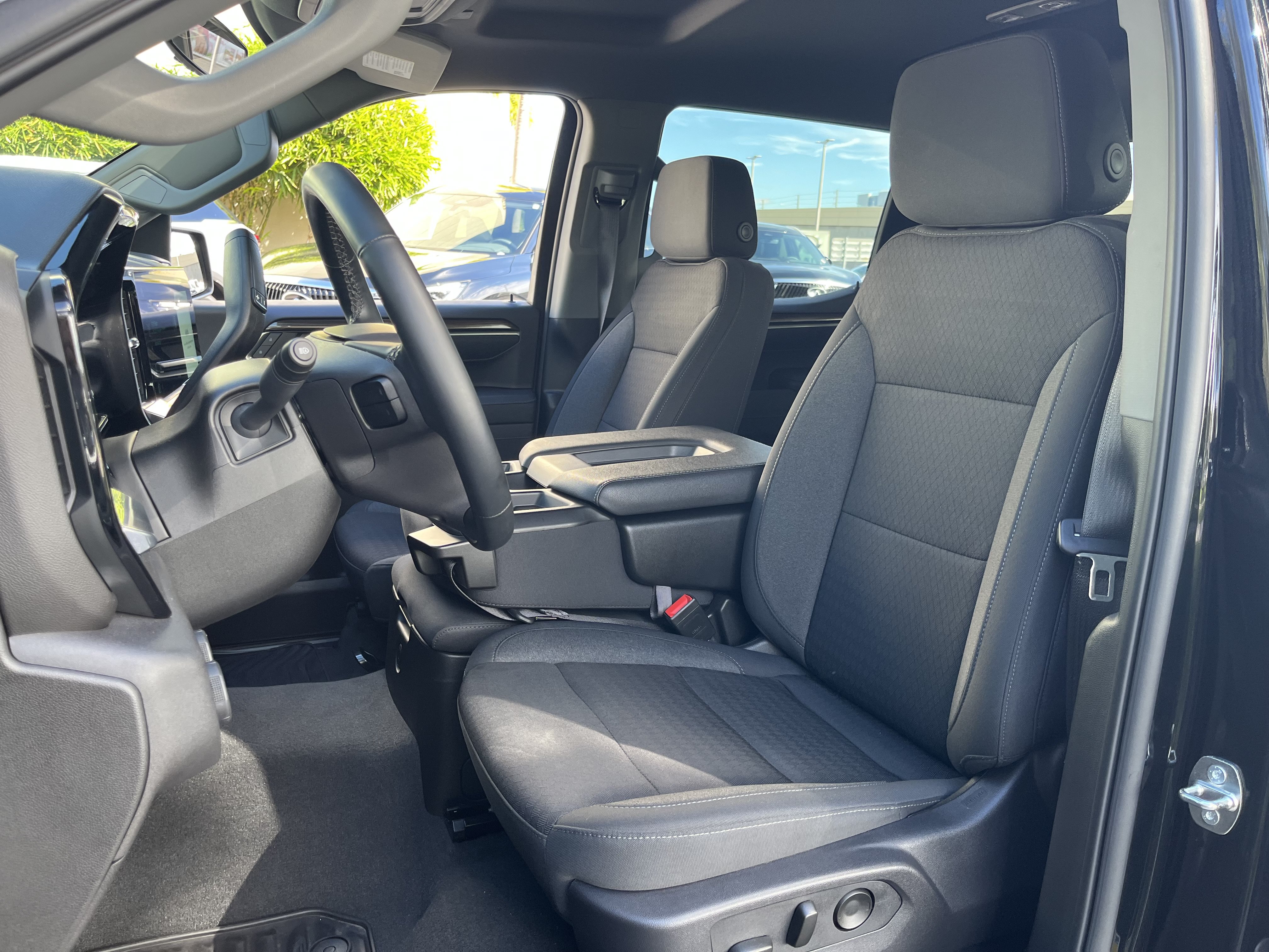 Used 2024 Chevrolet Silverado 1500 LT AWD/4WD image 2