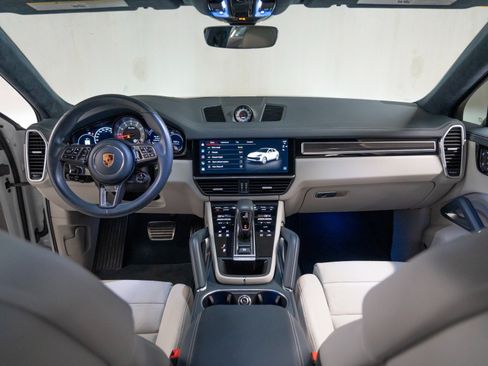 Used 2023 Porsche Cayenne Turbo AWD/4WD image 25