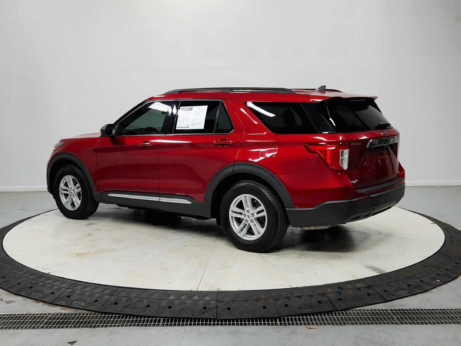 Used 2021 Ford Explorer XLT RWD image 6