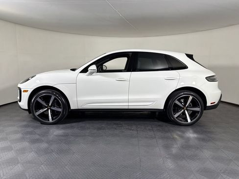 Certified 2023 Porsche Macan AWD/4WD image 2