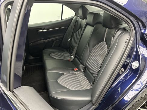 Used 2021 Toyota Camry SE w/ Cold Weather Package image 11