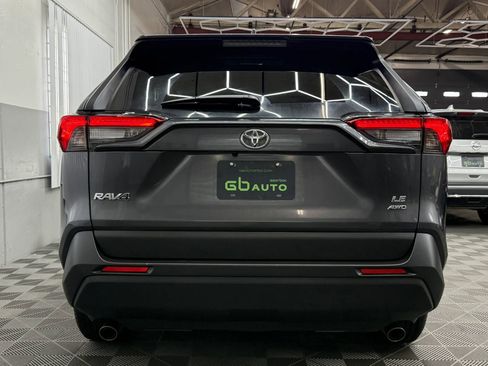 Used 2021 Toyota RAV4 LE image 3