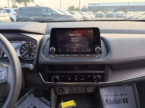 Used 2025 Nissan Rogue S AWD/4WD image 16