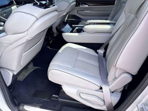 Used 2022 Jeep Grand Wagoneer Series II w/ Convenience Group III AWD/4WD image 25