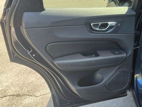 Used 2022 Volvo XC60 B5 Momentum w/ Climate Package image 19
