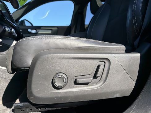 Used 2021 Volvo XC40 T5 R-Design w/ Climate Package image 24