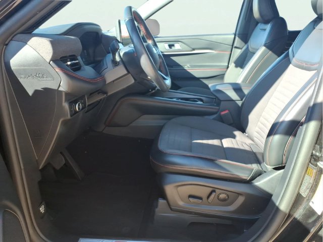 Used 2025 Ford Explorer ST-Line AWD/4WD image 19