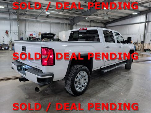 Used 2019 GMC Sierra 2500 Denali w/ Duramax Plus Package AWD/4WD image 3