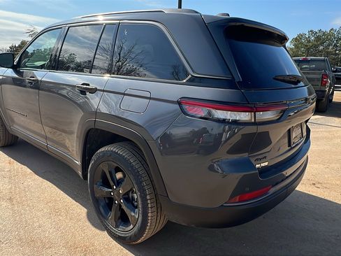 New 2026 Jeep Grand Cherokee Limited image 10