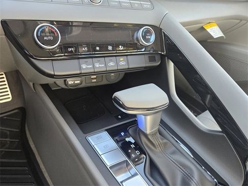 New 2025 Hyundai Elantra SEL image 18