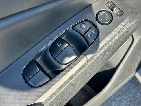 Used 2024 Nissan Altima 2.5 SV FWD image 20