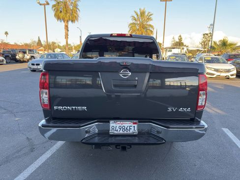 Used 2012 Nissan Frontier SV w/ SV Premium Utility Pkg image 4