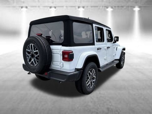 Used 2024 Jeep Wrangler Unlimited Sahara AWD/4WD image 7