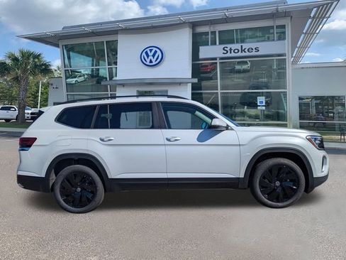 New 2026 Volkswagen Atlas SE FWD image 3