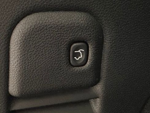 Used 2018 Jeep Grand Cherokee Limited image 24