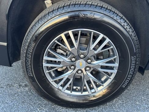 Used 2025 Chevrolet Traverse LT image 6