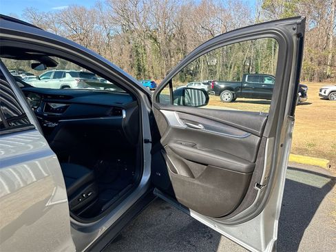 Used 2025 Cadillac XT5 Sportv w/ LPO, Floor Liner Package image 31