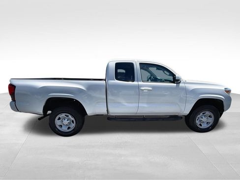 Used 2021 Toyota Tacoma SR w/ SR Convenience Package AWD/4WD image 9