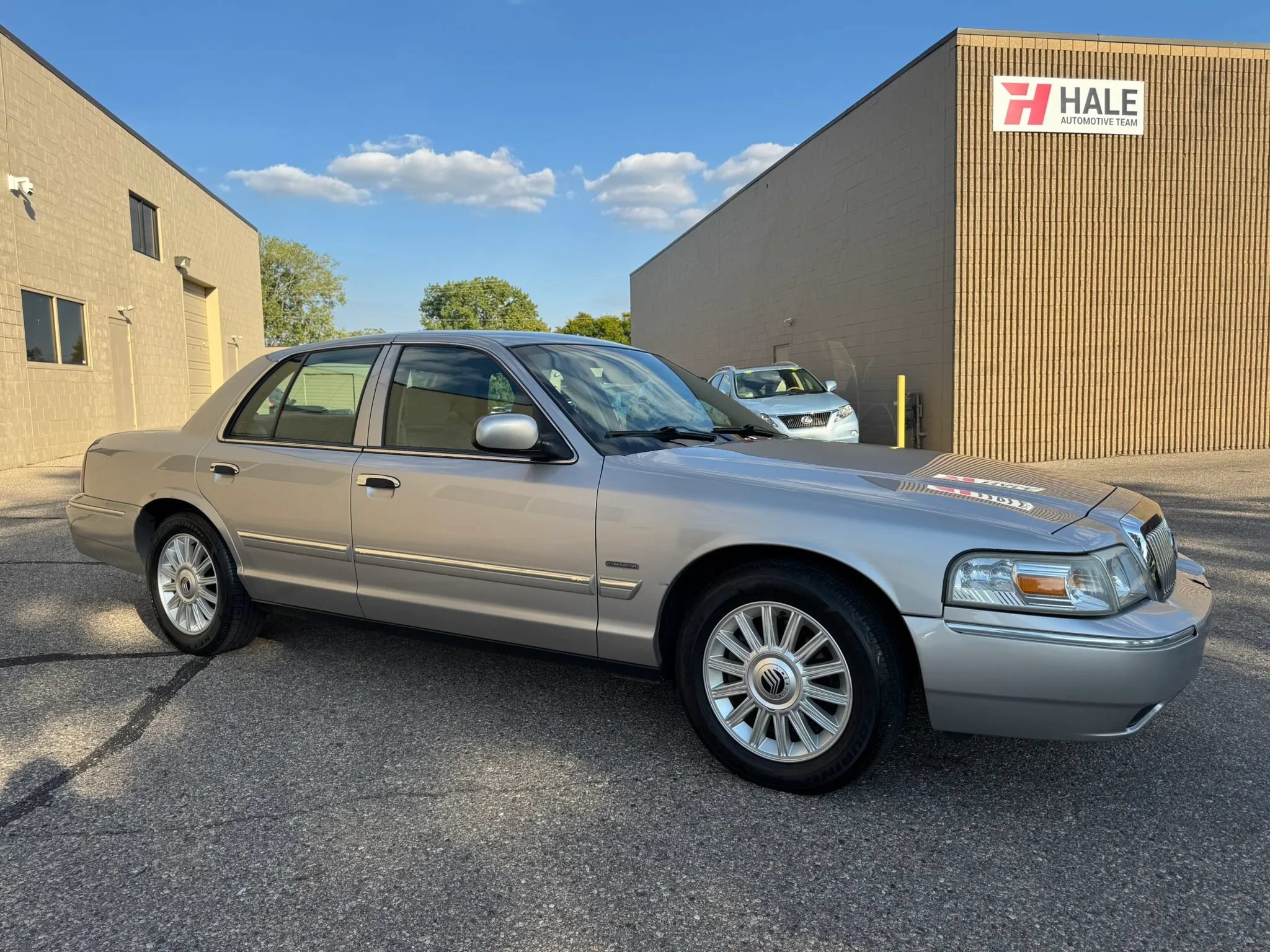 Used 2010 Mercury Grand Marquis LS RWD image 12