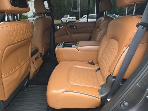 Used 2023 INFINITI QX80 Sensory w/ All-Season Package AWD/4WD image 7