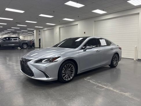 Used 2025 Lexus ES 350 Ultra Luxury FWD image 3