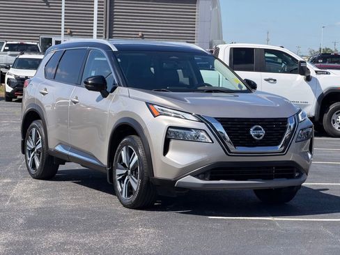 Used 2021 Nissan Rogue SL FWD image 2