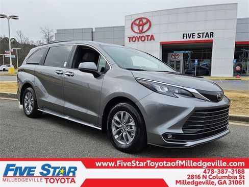 New 2026 Toyota Sienna XLE image 1